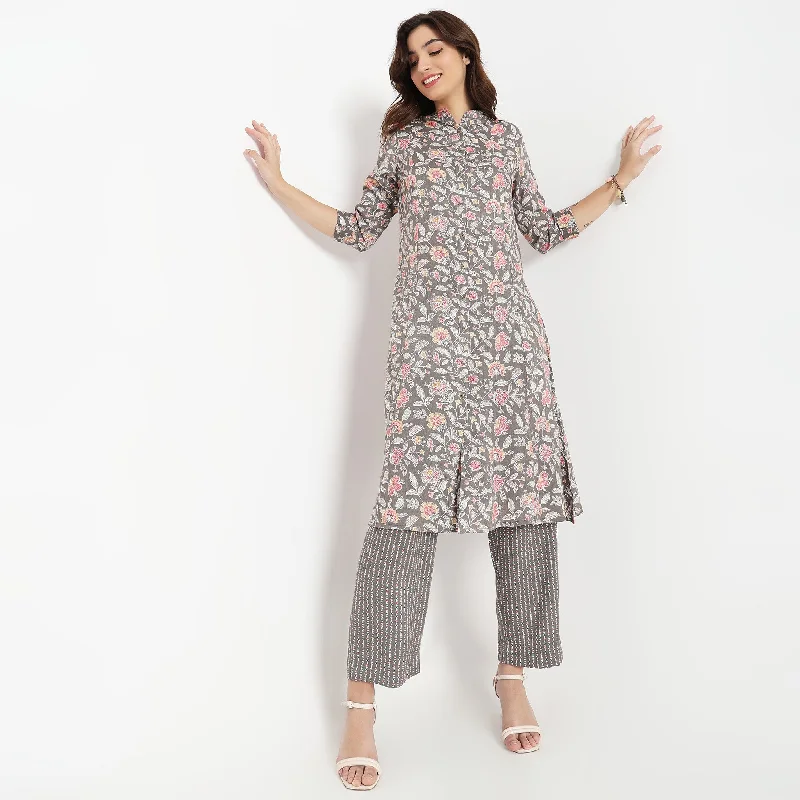 Regular Fit Printed Kurta with Pant Set